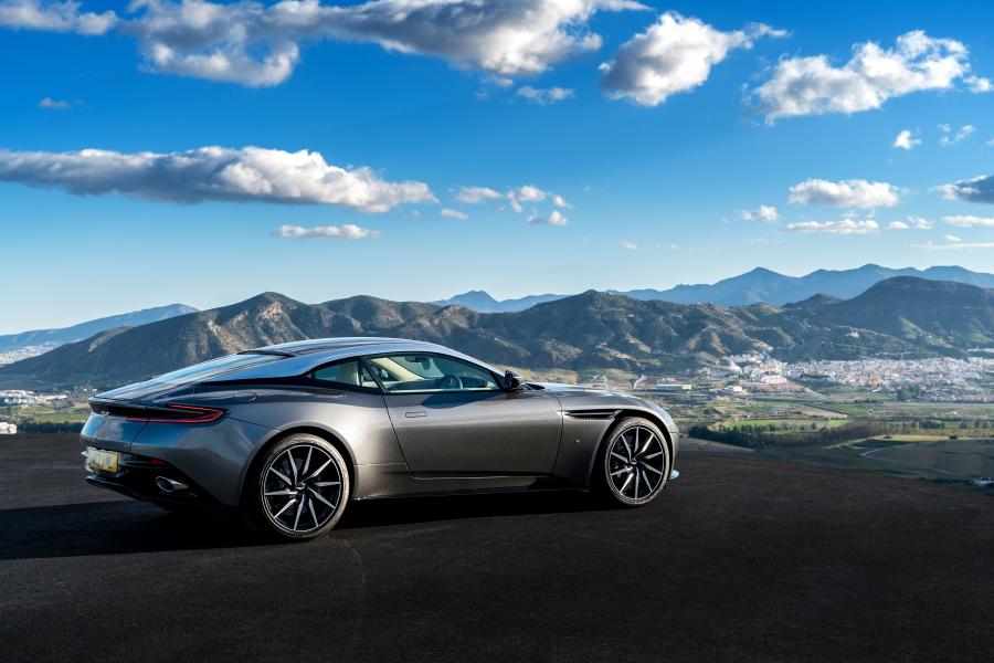 Aston Martin DB11 2016 года  (UK) (фото 21 из 33)